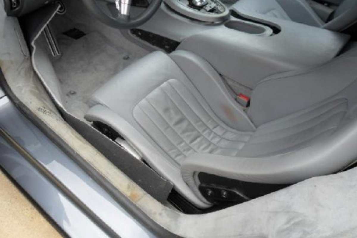 Bugatti Veyron dans un lac : son propriétaire risque 20 ans de prison pour fraude!