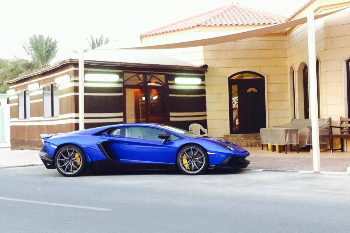 Blue Lamborghini Aventador LP 720-4 50° Anniversario in Qatar.