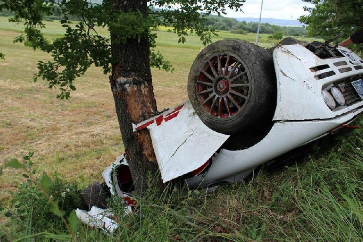 Ouch! McLaren F1 MSO Crashed in Italy. 