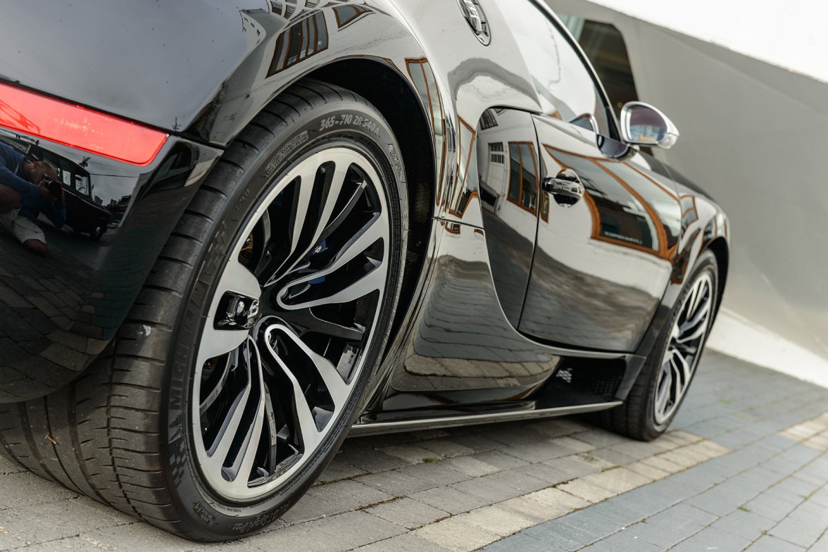 Drake vend sa Bugatti Veyron 16.4 Sang Noir Edition. 