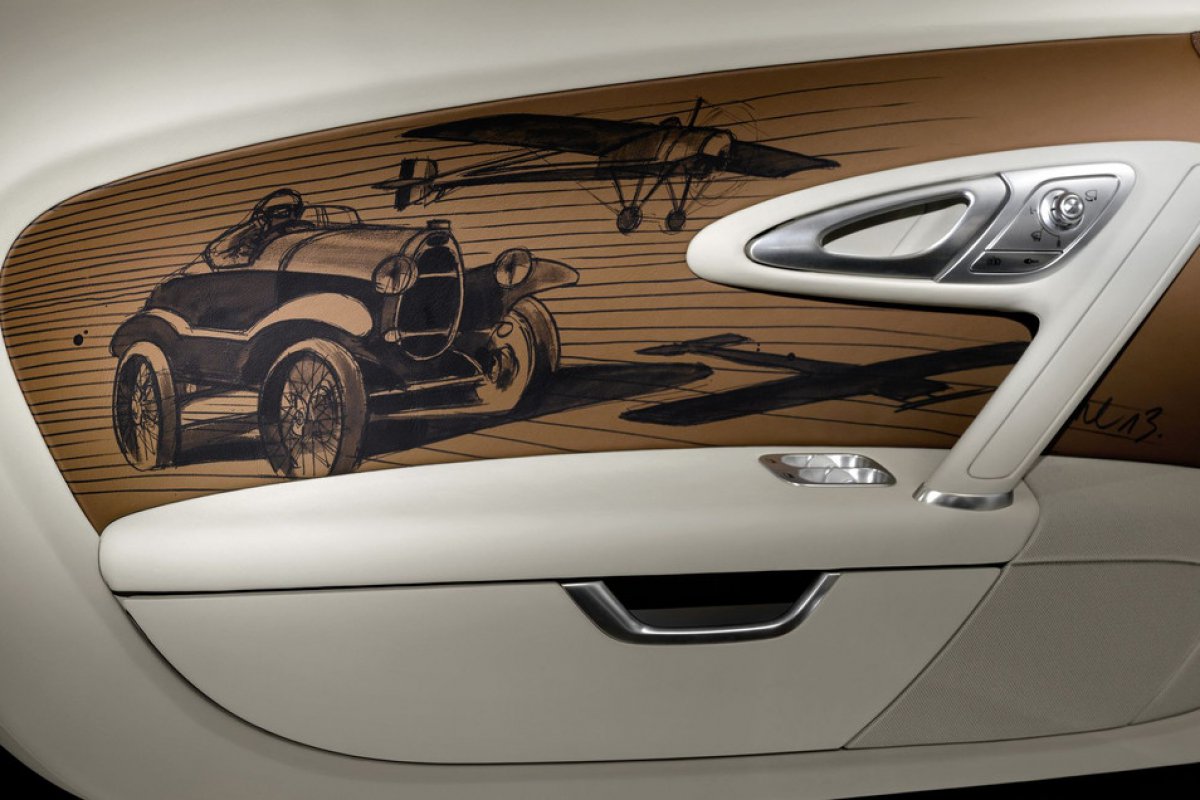 Bugatti Veyron 16.4 Légendes Black Bess 2014 : en noir et or 24 carats. 