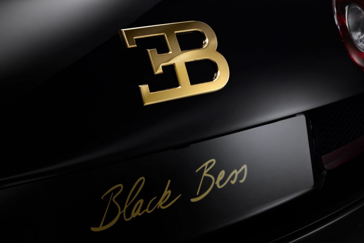 Bugatti Veyron 16.4 Légendes Black Bess 2014 : en noir et or 24 carats. 
