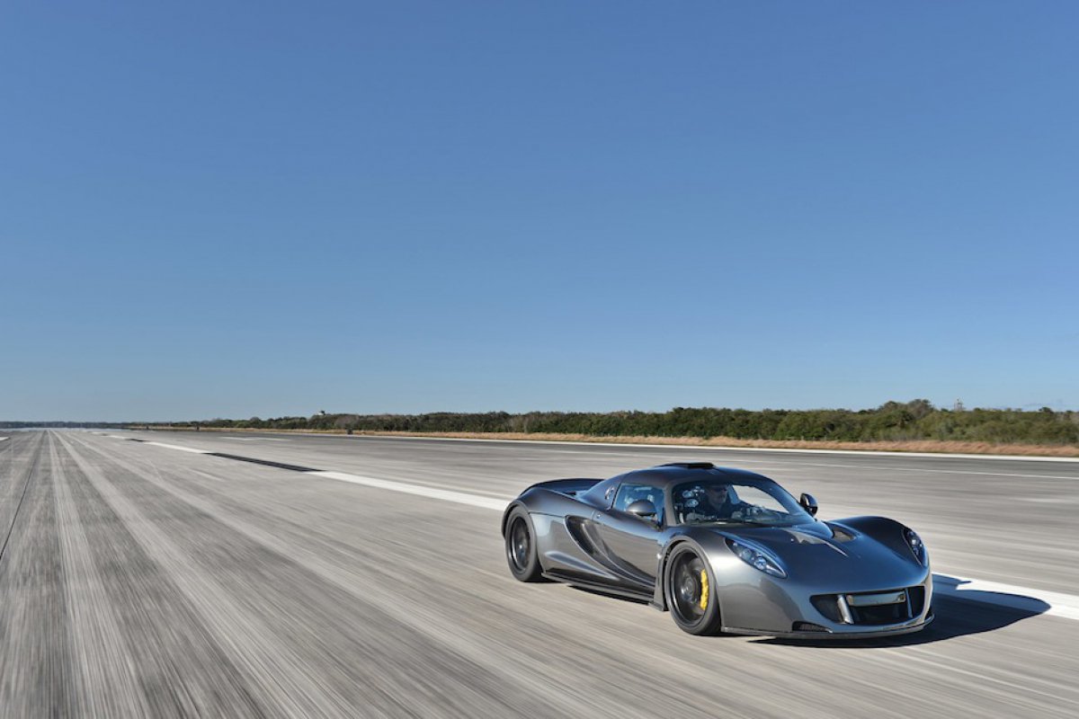 La Hennessey Venom GT devient la voiture la plus rapide du monde. 