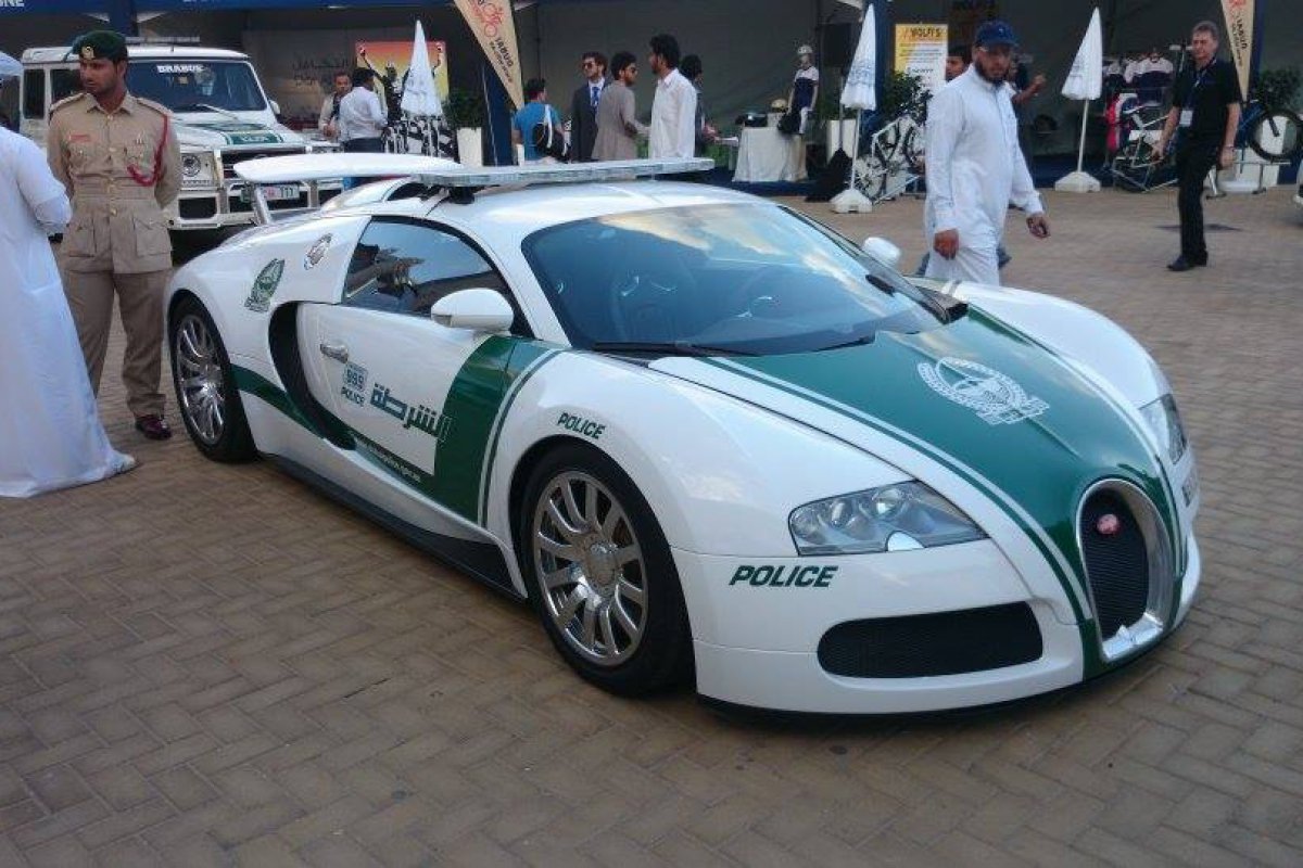 Une Bugatti Veyron pour la police de Dubaï.