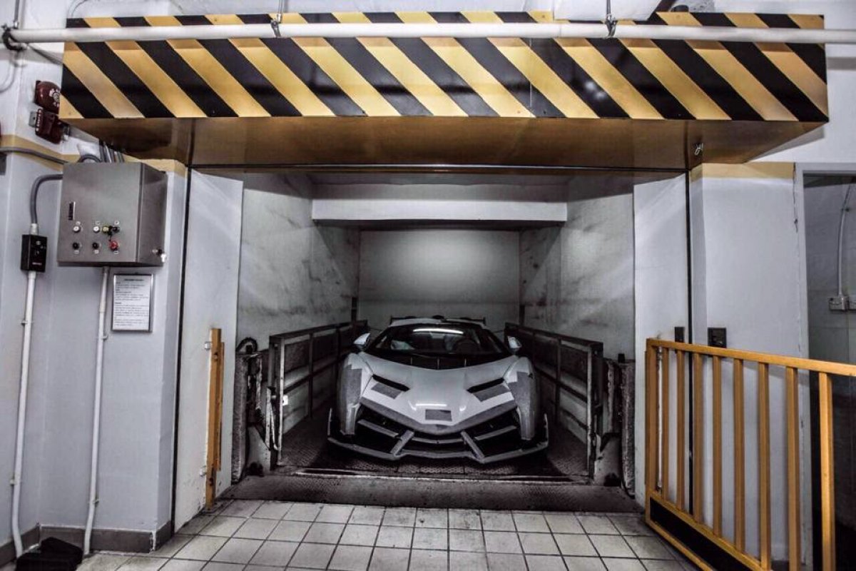 Lamborghini Veneno Roadster welcome to hong kong
