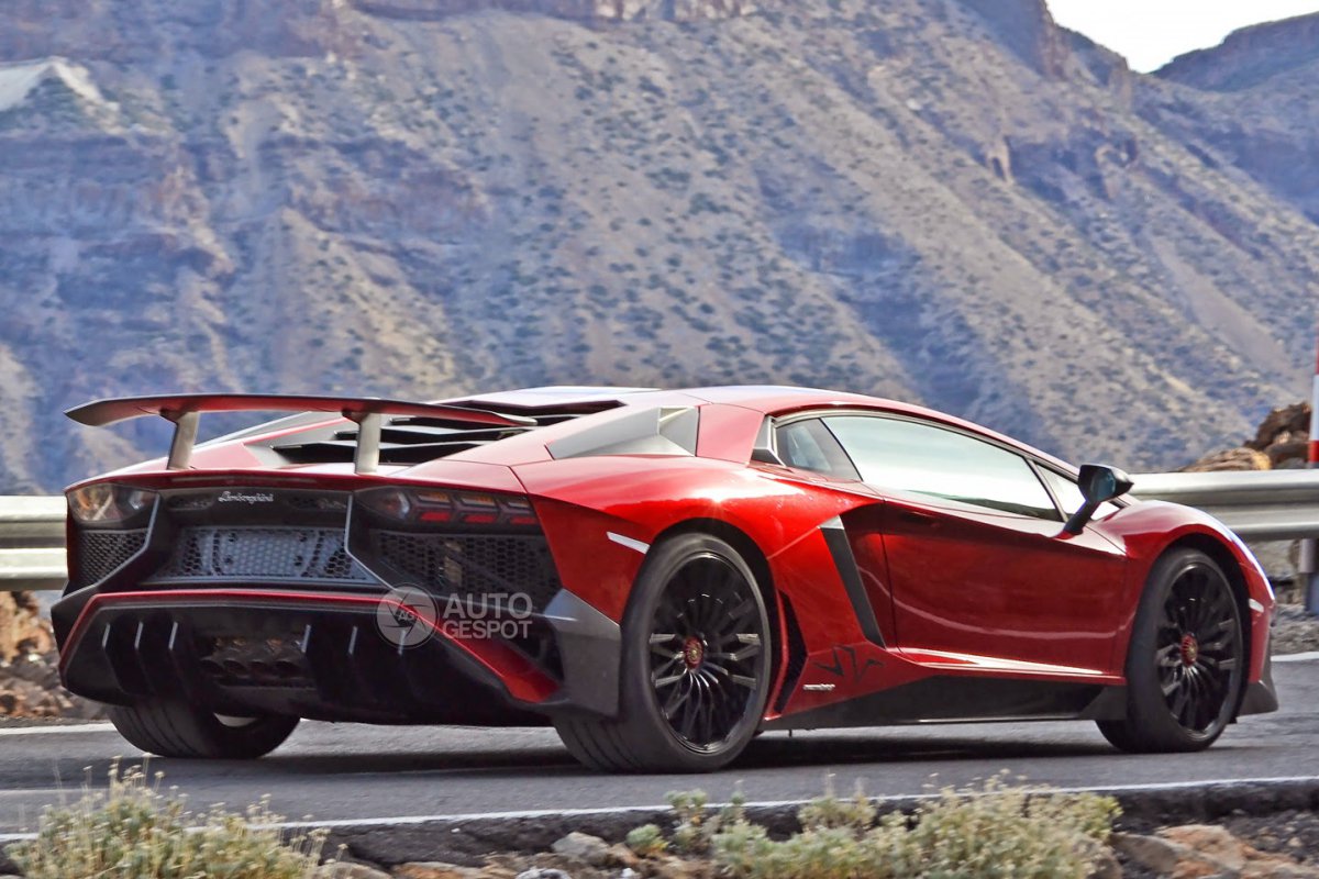 SpyShots: Lamborghini Aventador SuperVeloce