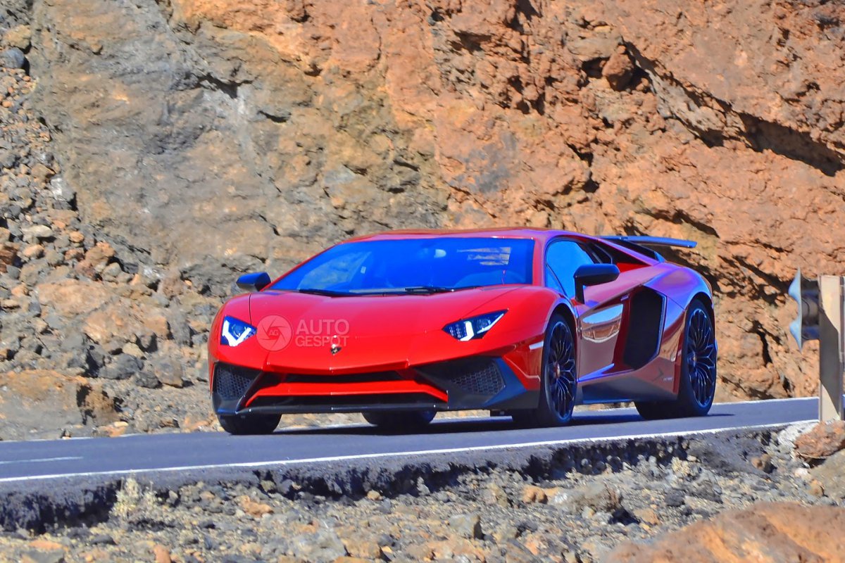 SpyShots: Lamborghini Aventador SuperVeloce