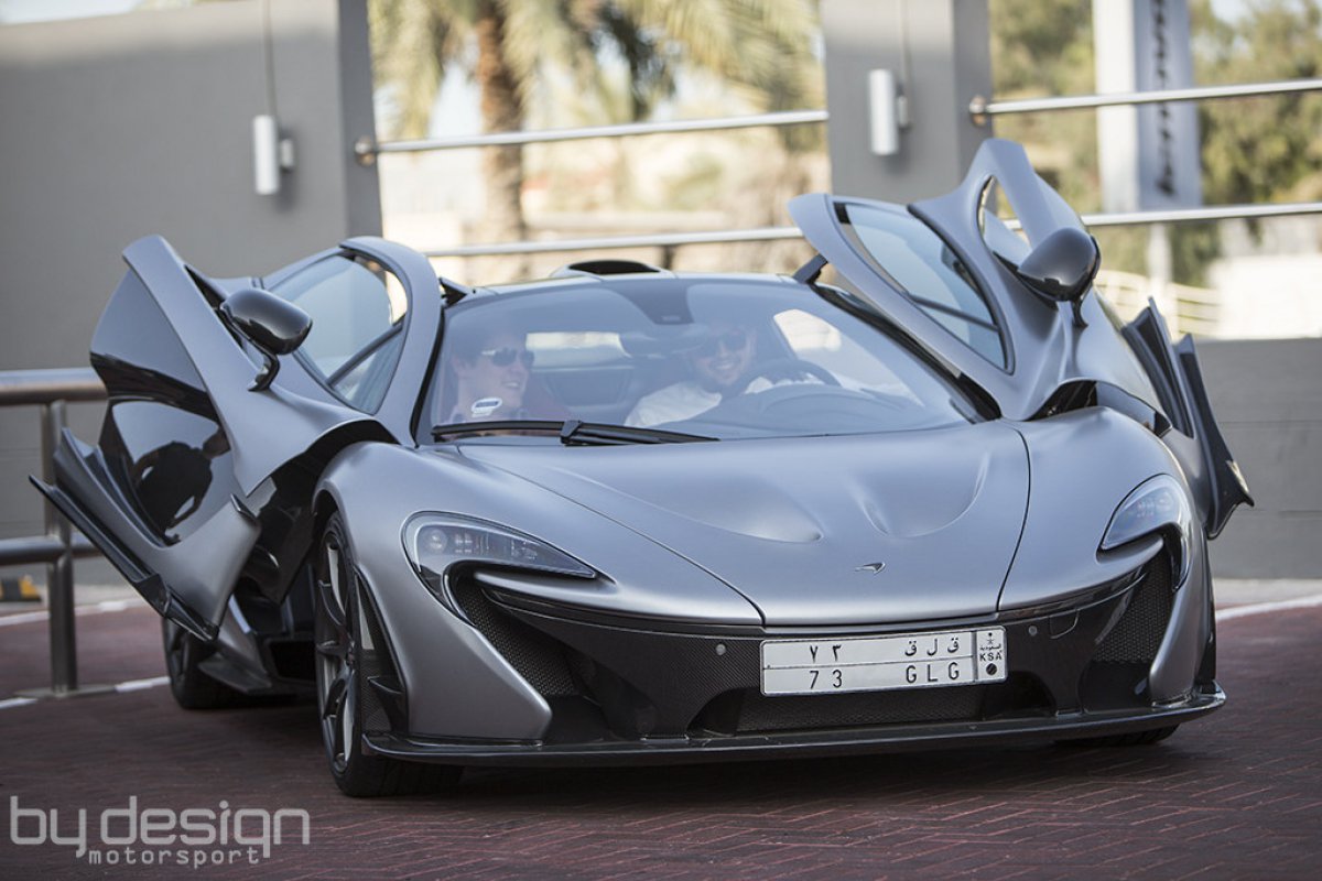 Photoshoot: Matte Grey McLaren P1 | Saudi