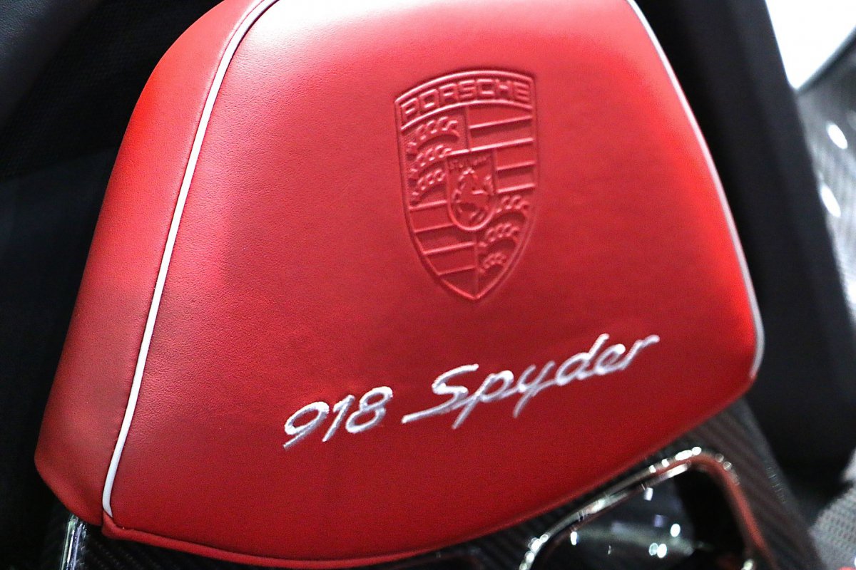 For Sale : Porsche 918 Spyder