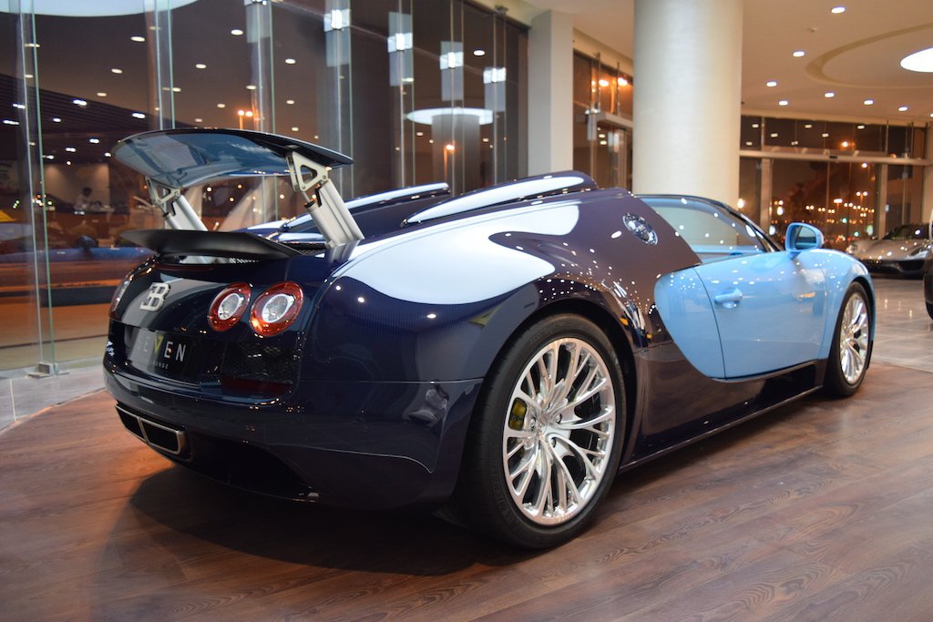 For Sale : Bugatti Veyron Grand Sport Vitesse Jean-Pierre Wimille Edition