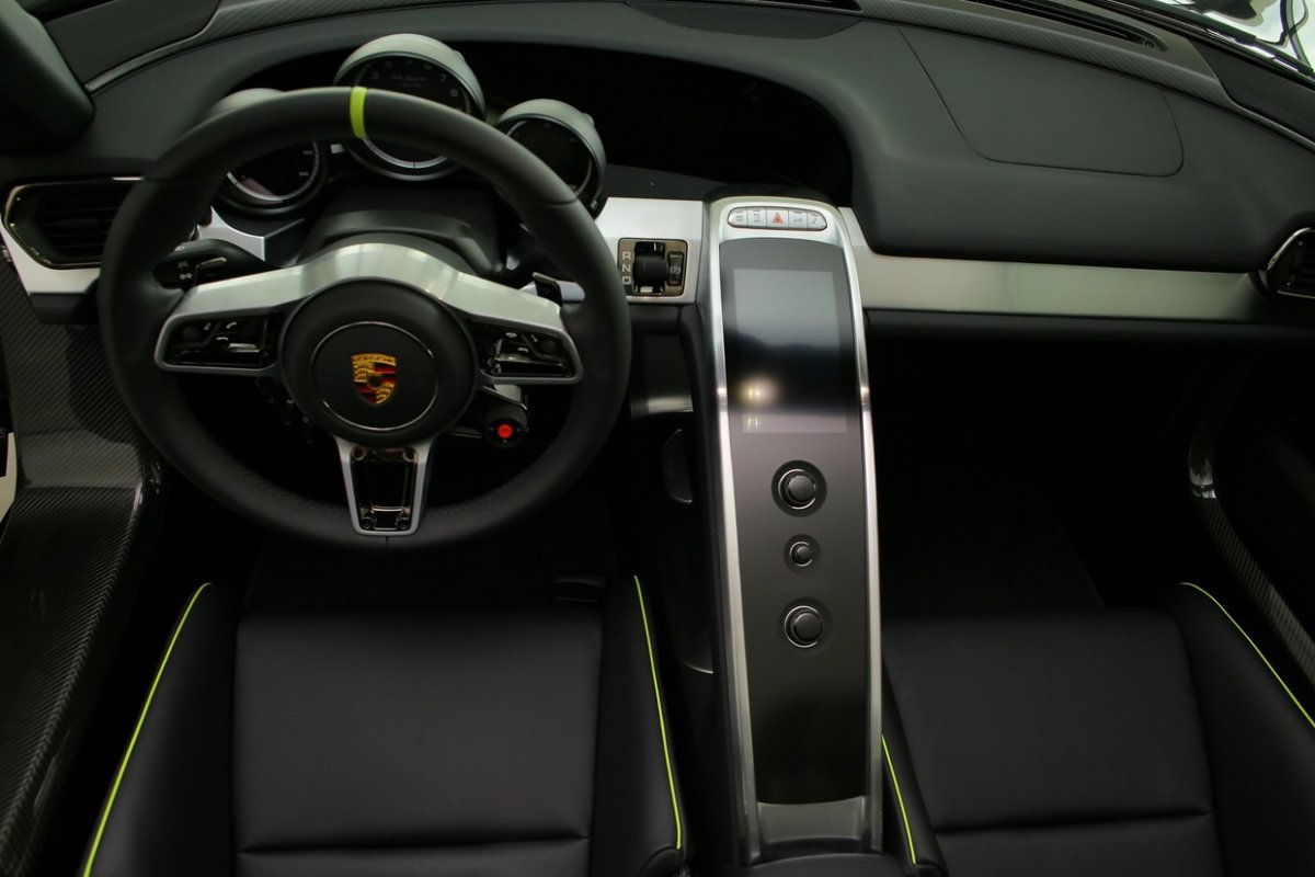 For Sale : Porsche 918 Spyder - 2015 - 