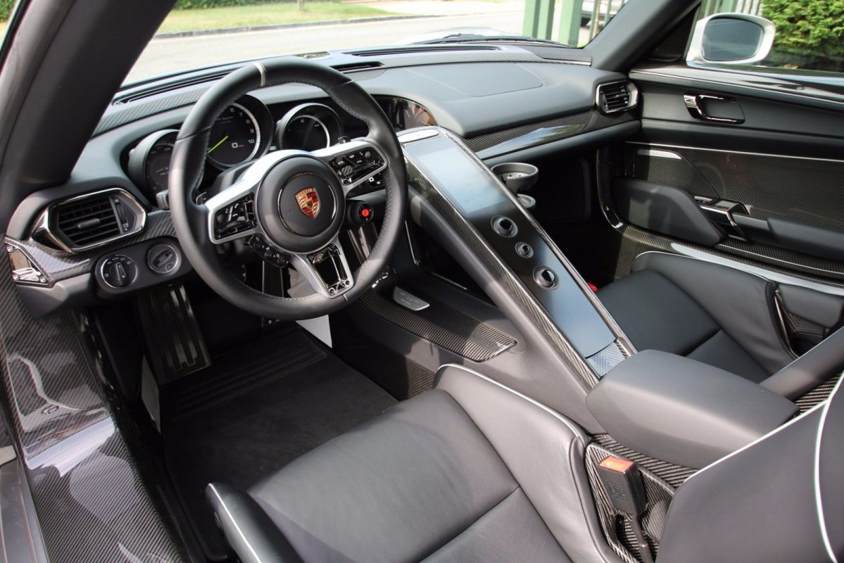 For sale : Porsche 918 Spyder 