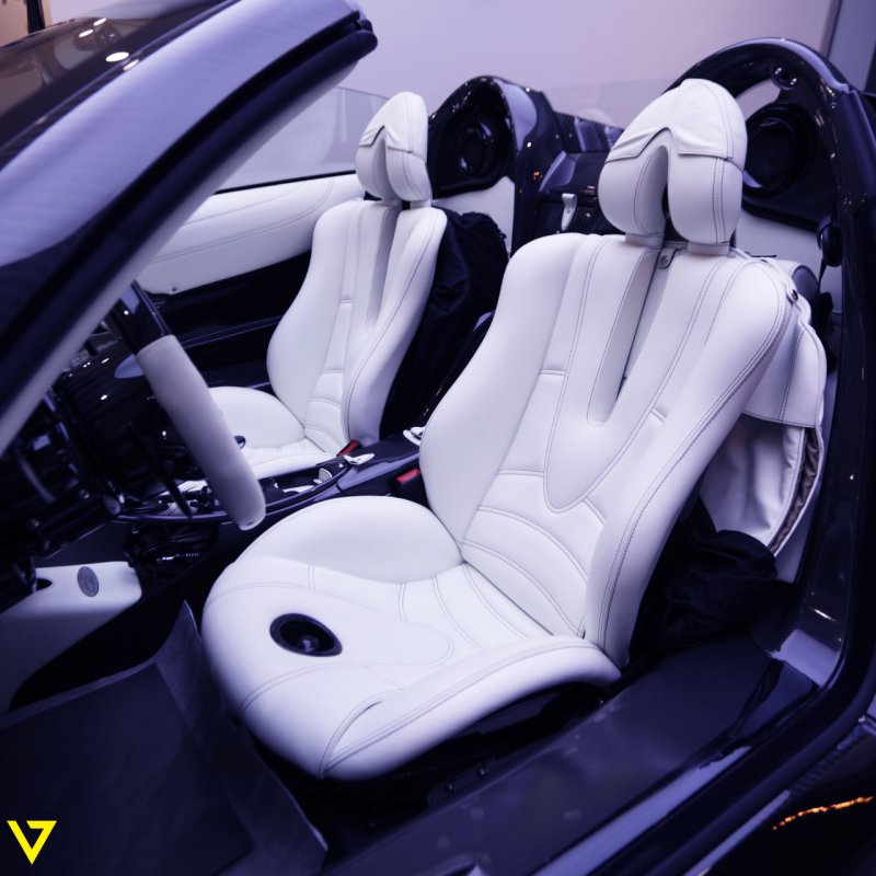 Seven Car Lounge : Pagani Huayra Roadster for sale