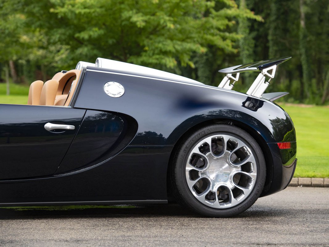 TOM HARTLEY : 2010 Bugatti Veyron Grand Sport 